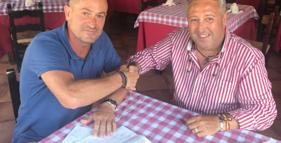 firma-contratto-tres-caidas1